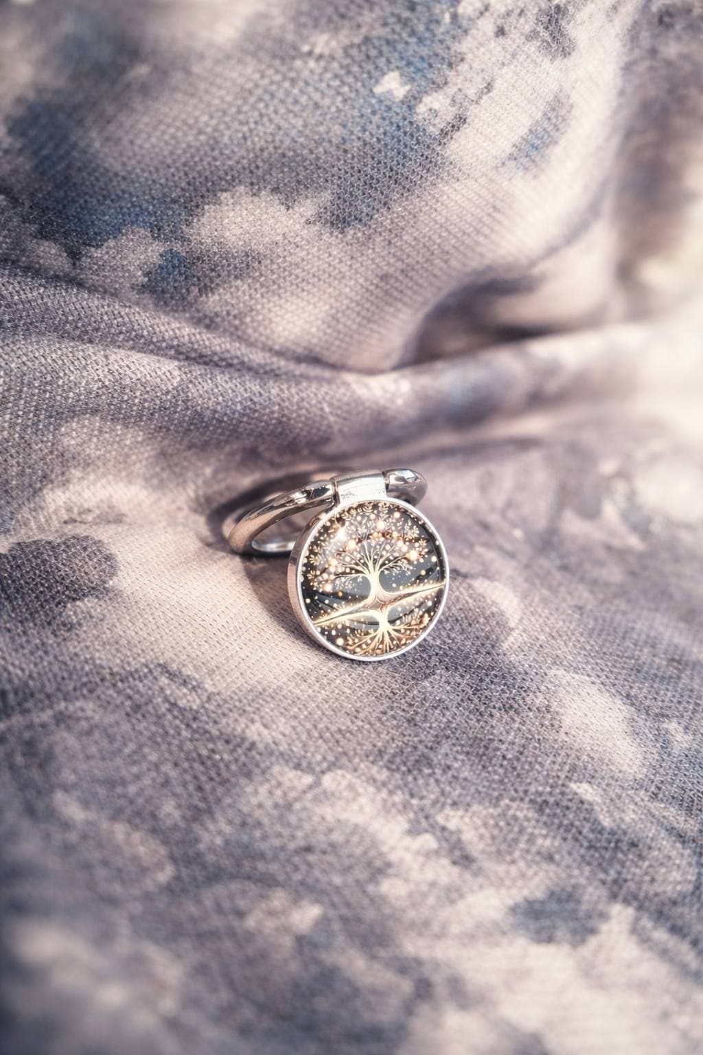 Bague three lumine pour tenir le téléphone pour un meilleur confort.